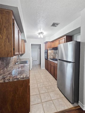 6402 Gaffney Drive, Jones Creek, TX 77541