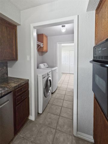 6402 Gaffney Drive, Jones Creek, TX 77541