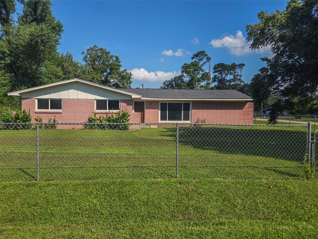 6402 Gaffney Drive, Jones Creek, TX 77541