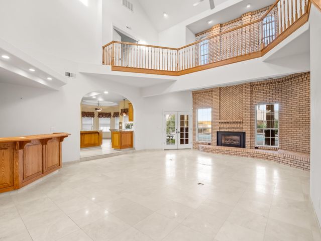 203 W Bluff Avenue, Fresno, CA 93711