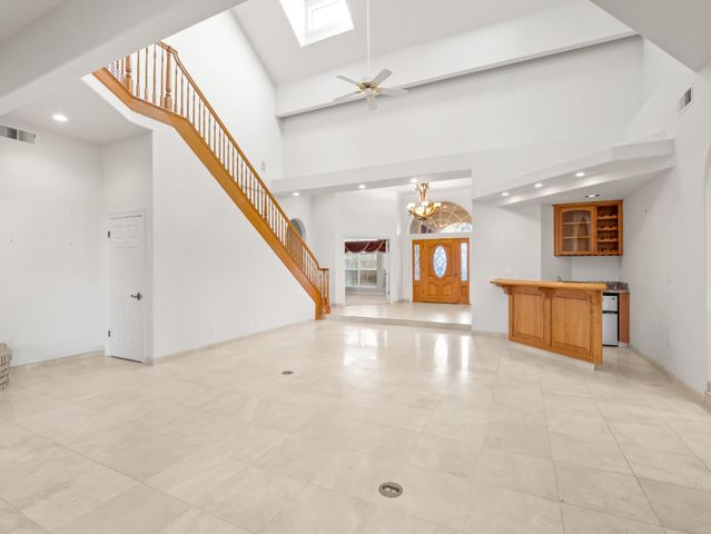 203 W Bluff Avenue, Fresno, CA 93711