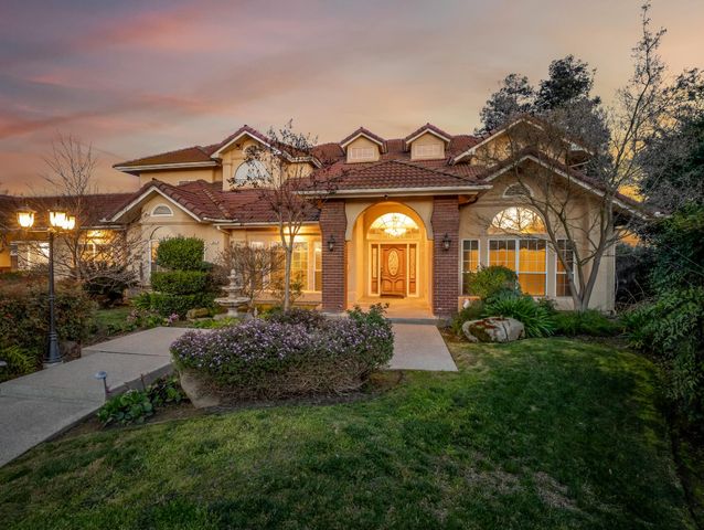 203 W Bluff Avenue, Fresno, CA 93711