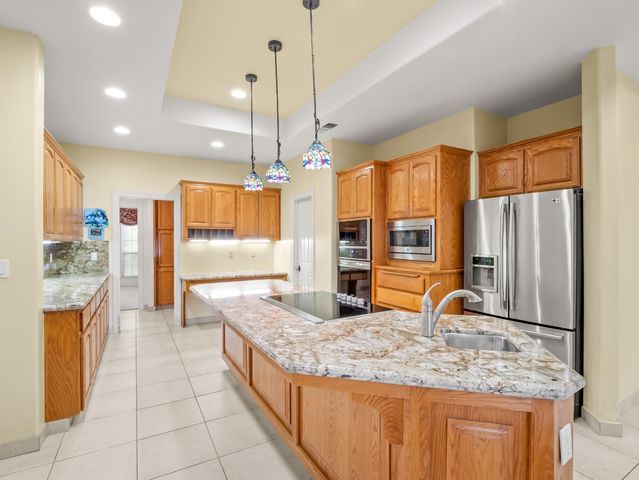 203 W Bluff Avenue, Fresno, CA 93711