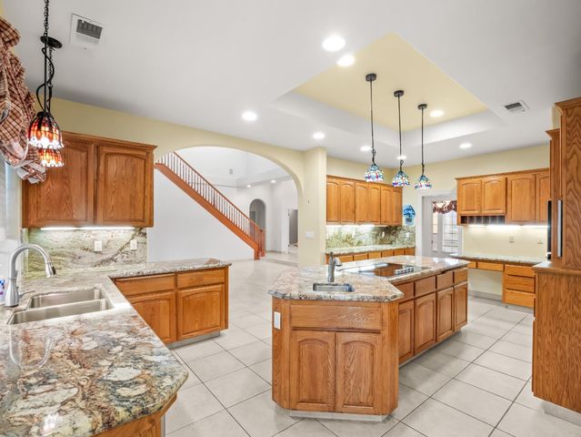 203 W Bluff Avenue, Fresno, CA 93711