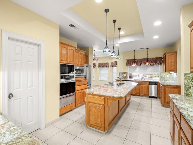 203 W Bluff Avenue, Fresno, CA 93711