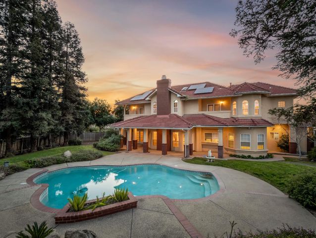 203 W Bluff Avenue, Fresno, CA 93711