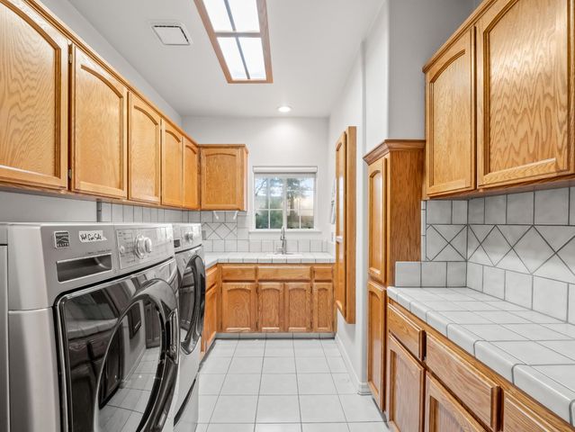 203 W Bluff Avenue, Fresno, CA 93711