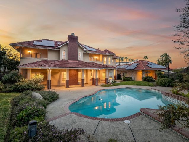 203 W Bluff Avenue, Fresno, CA 93711