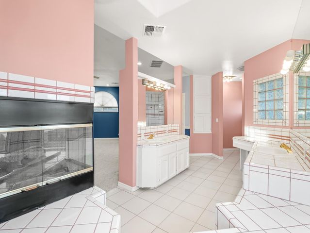 203 W Bluff Avenue, Fresno, CA 93711