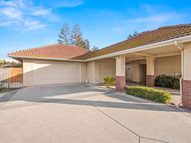 203 W Bluff Avenue, Fresno, CA 93711