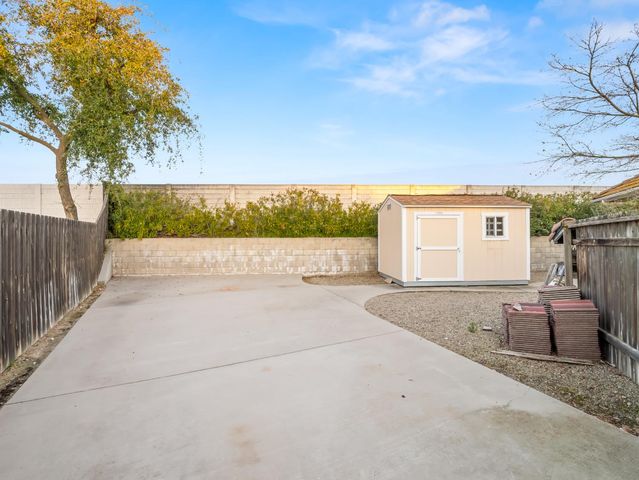 203 W Bluff Avenue, Fresno, CA 93711
