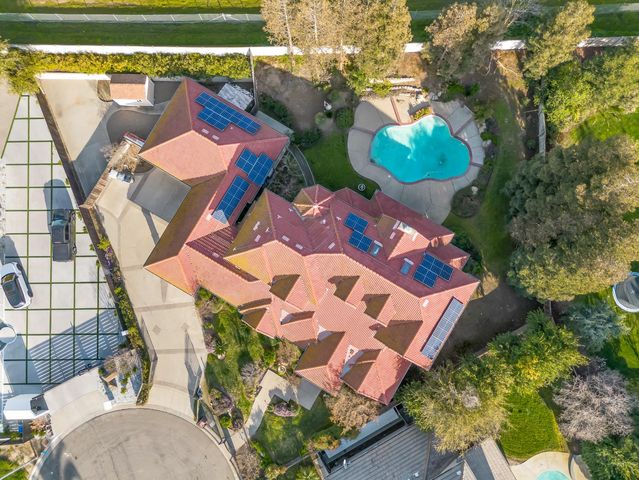 203 W Bluff Avenue, Fresno, CA 93711