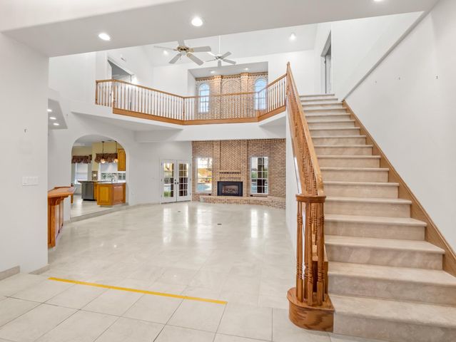 203 W Bluff Avenue, Fresno, CA 93711