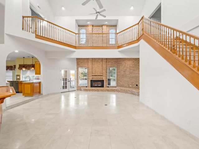 203 W Bluff Avenue, Fresno, CA 93711