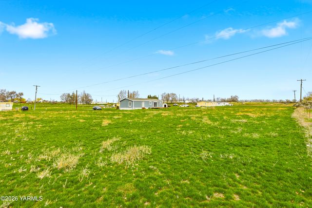 100 Trepanier Ct, Tieton, WA 98947