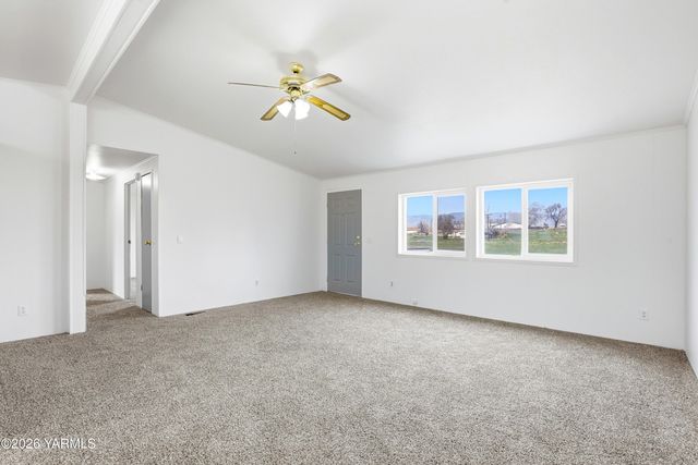 100 Trepanier Ct, Tieton, WA 98947