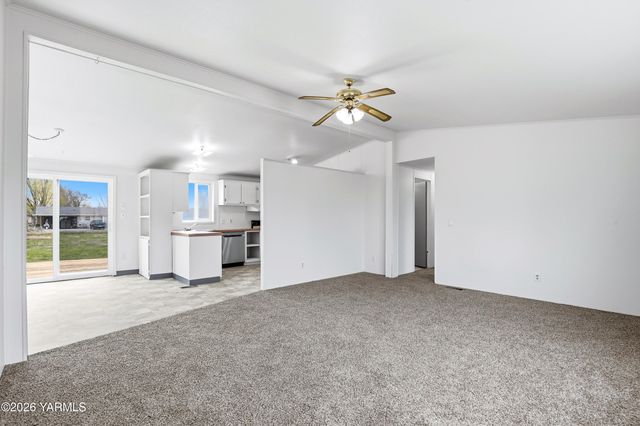 100 Trepanier Ct, Tieton, WA 98947