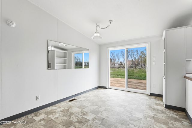 100 Trepanier Ct, Tieton, WA 98947