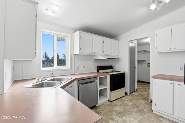 100 Trepanier Ct, Tieton, WA 98947