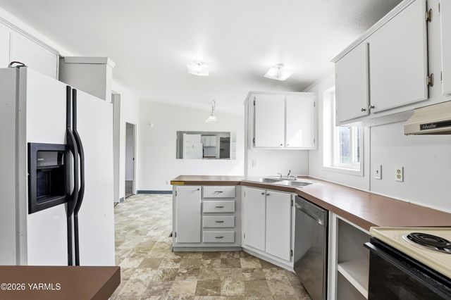 100 Trepanier Ct, Tieton, WA 98947