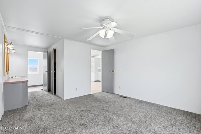 100 Trepanier Ct, Tieton, WA 98947