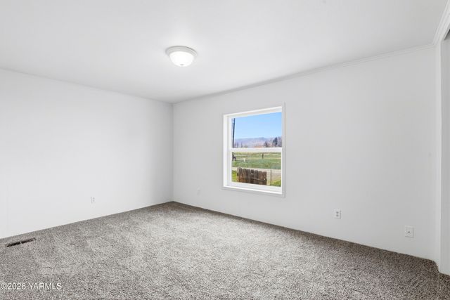 100 Trepanier Ct, Tieton, WA 98947