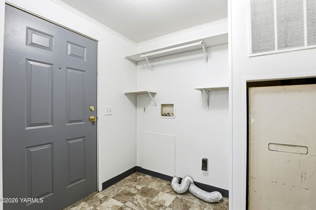 100 Trepanier Ct, Tieton, WA 98947