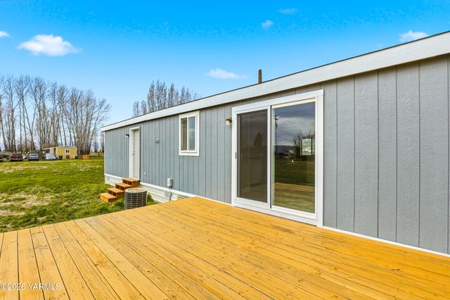 100 Trepanier Ct, Tieton, WA 98947