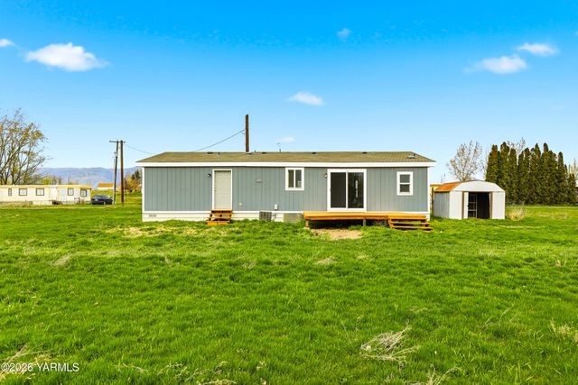 100 Trepanier Ct, Tieton, WA 98947