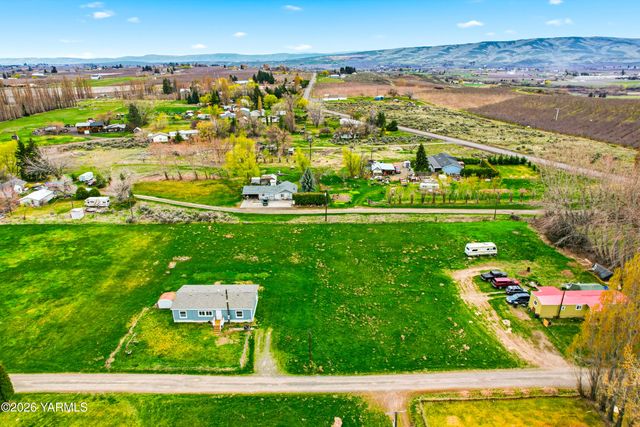 100 Trepanier Ct, Tieton, WA 98947