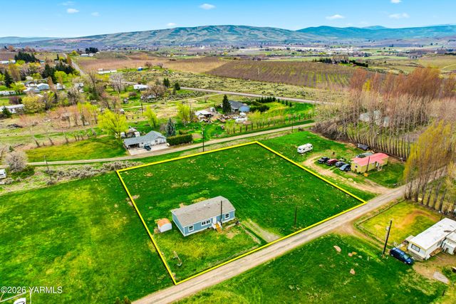 100 Trepanier Ct, Tieton, WA 98947