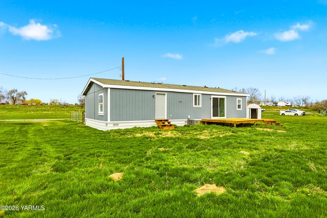 100 Trepanier Ct, Tieton, WA 98947