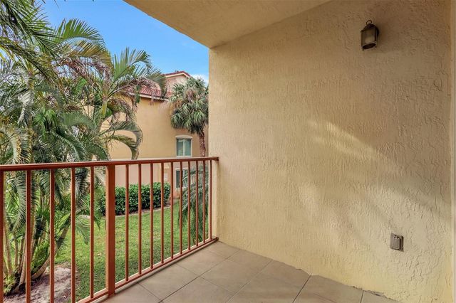 310 Villa Circle 310, Boynton Beach, FL 33435