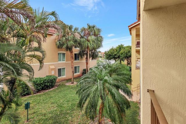 310 Villa Circle 310, Boynton Beach, FL 33435