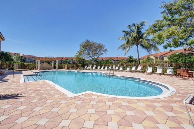 310 Villa Circle 310, Boynton Beach, FL 33435
