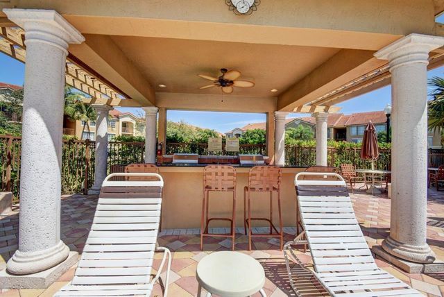310 Villa Circle 310, Boynton Beach, FL 33435