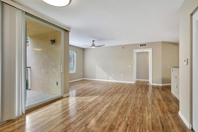 310 Villa Circle 310, Boynton Beach, FL 33435