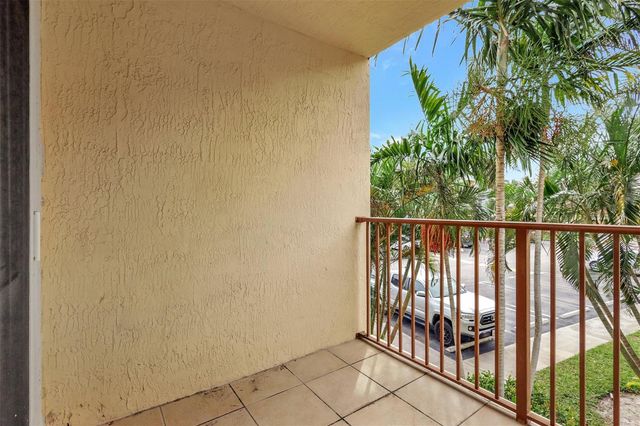 310 Villa Circle 310, Boynton Beach, FL 33435