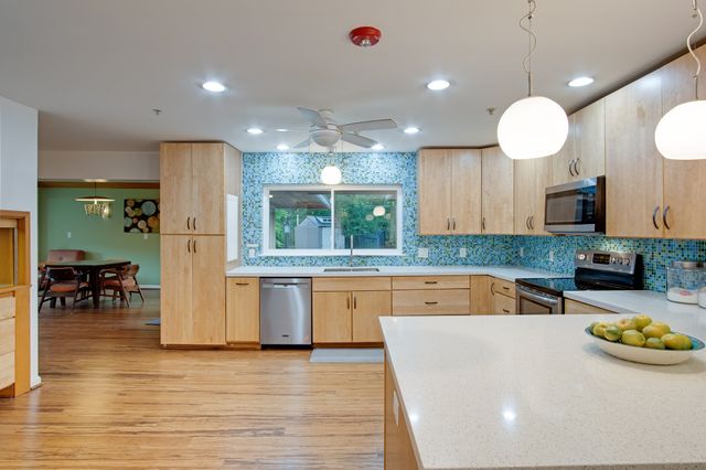 921 NW 9th Street, Grand Prairie, TX 75050