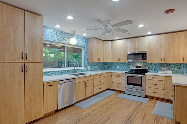 921 NW 9th Street, Grand Prairie, TX 75050