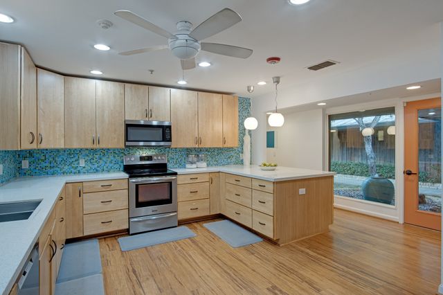 921 NW 9th Street, Grand Prairie, TX 75050