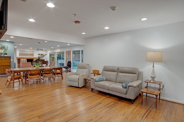 921 NW 9th Street, Grand Prairie, TX 75050