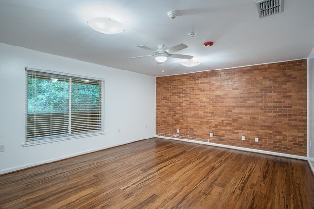 921 NW 9th Street, Grand Prairie, TX 75050