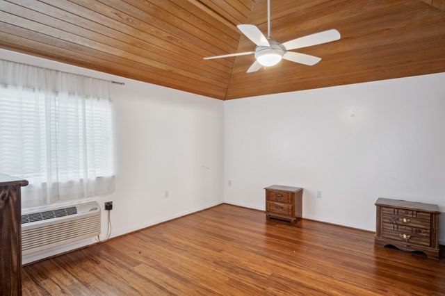 921 NW 9th Street, Grand Prairie, TX 75050