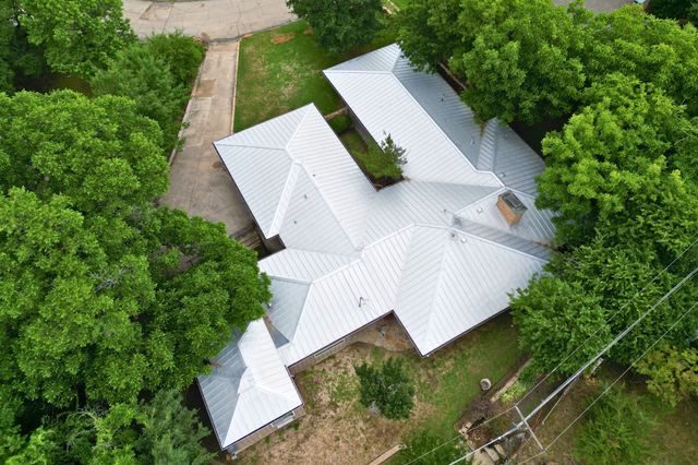 921 NW 9th Street, Grand Prairie, TX 75050