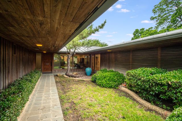 921 NW 9th Street, Grand Prairie, TX 75050