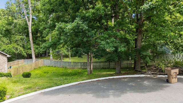 804 Harpeth Trace Pl, Nashville, TN 37221