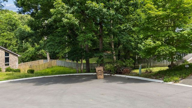 804 Harpeth Trace Pl, Nashville, TN 37221