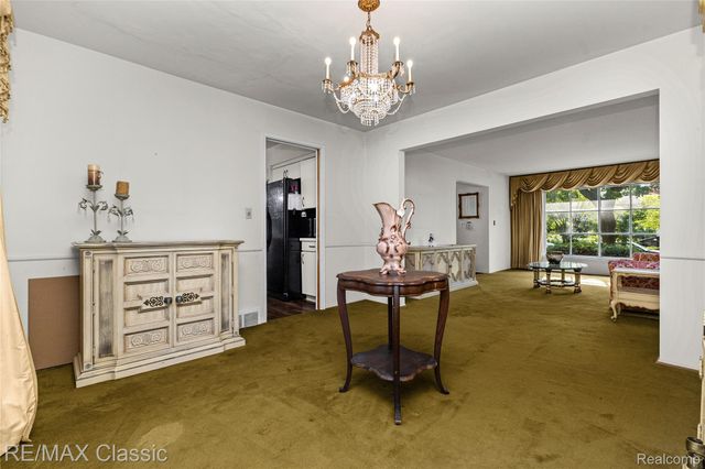27036 Arlington Drive, Southfield, MI 48076