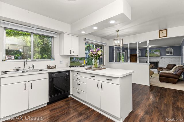 27036 Arlington Drive, Southfield, MI 48076